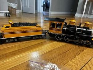 BACHMANN #91803 D&RGW 4-6-0 STEAM LOCOMOTIVE With Tracks And 2 Additional Cars - Picture 1 of 7