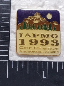 IAPMO 1993 ALASKA HAT LAPEL PIN PIN BACK USED (T2055) - Picture 1 of 3