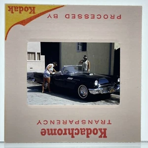 60s 35mm Photo Slide 2 Ladies with Black 1950s Ford Thunderbird Car Vtg 1960s - Foto 1 di 3