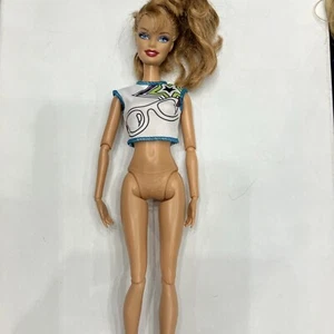 Barbie Swappin Styles Glam Puppe Nude mit Twe abnehmbarer Kopf 2010 wunderschön - Bild 1 von 6