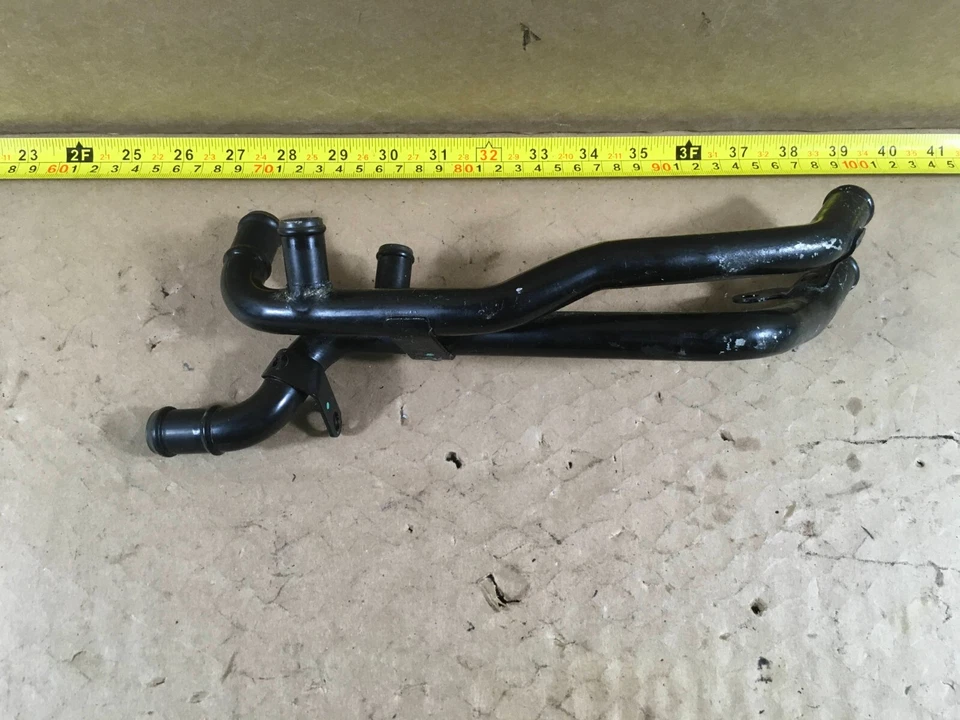 Tubos de manguera de refrigerante del motor Volkswagen Beetle 2014-2015 1,8 L 5C0121064 OEM. Foto 1 de 4