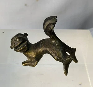 Small 19TH CENTURY CHINESE FOO DOG ETCHED BRONZE Scroll Weight 2.25x1.5x 1 inch - Picture 1 of 6