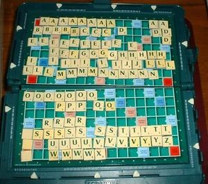 3 FOR 99p SCRABBLE TILES MAGNETIC REPLACEMENTS TRAVEL GAME GREEN & CREAM - Picture 1 of 2