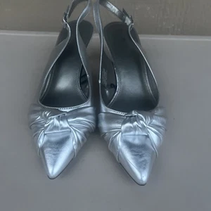 Entzückende metallische Slingback Worthington Kitten Heels - Bild 1 von 10