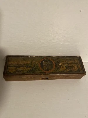 Antigua caja de lápices de madera para niños con temática ecuestre Foto 1 de 4