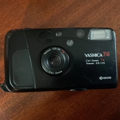 Yashica T4D (fecha) 35 mm apuntar y disparar - ¡Bonito! Foto 1 de 4