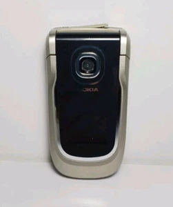 Téléphone à clapet vintage Nokia modèle 2760 - non testé pour pièces - Photo 1 sur 6