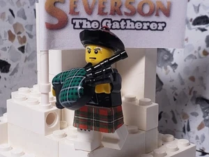 Lego Series 7 Bagpiper Mini with RARE Kilt and Bagpipes - 8831 -Excellent Shape! - Picture 1 of 4