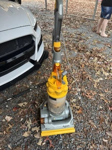 Aspiradora Dyson DC14 para todos los pisos sin bolsa filtro HEPA mango telescópico - Imagen 1 de 18