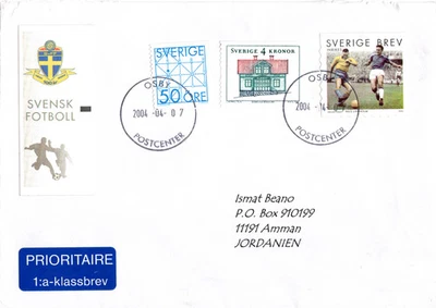 SUECIA 2004 CUBIERTA DE CORREO PRIORITARIO ENVIADA A JORDANIA, AMMAN, TRES SELLOS, FÚTBOL Foto 1 de 4