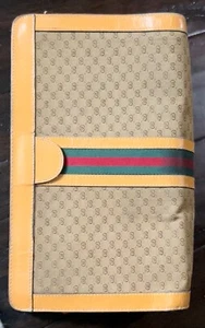 Vintage Gucci Clutch Bag. A-lot of wear left! Just needs to be cleaned properly. - Picture 1 of 7