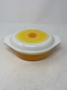 VTG Pyrex #043 1.5 Qt Oval Orange Casserole Dish with Daisy/Sunflower Lid EUC - Picture 1 of 13
