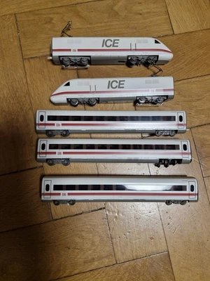 Märklin Spur H0  ICE 2 mit 2 Triebwagen und 3 Waggons  - Bild 1 von 4