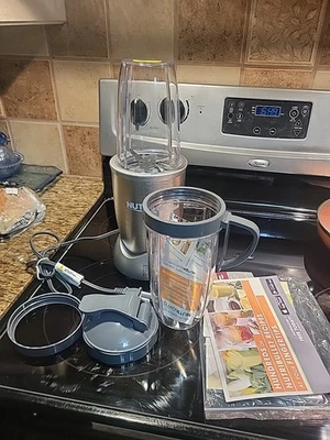 Licuadora NutriBullet Pro Magic Bullet Gold 900 Series ¡Probada!  Leer limpio Foto 1 de 4