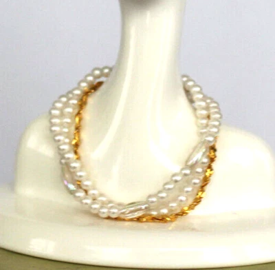 Collar de muñeca Barbie cadena dorada de perlas de imitación de 3 hilos joyería se adapta a 16" Titanic Foto 1 de 4