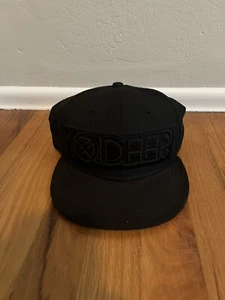 10 Deep x New Era eng anliegende schwarze Mütze Big Box Logo Größe 7 3/8 - Bild 1 von 4