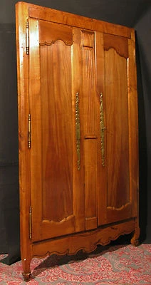 ANCIENNE  PORTES D'ARMOIRE BRETONNE AVEC BATI en merisier façade placard - Photo 1/4