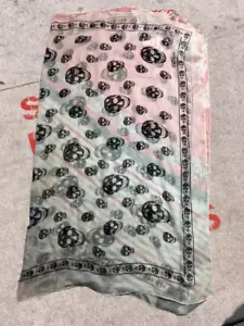 Alexander McQueen White and Black Skull Print Silk Scarf - Picture 1 of 24