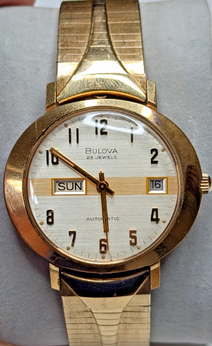 ビンテージBulova 23 automatic gold bezel ビンテージBulova 23 automatic gold bezel