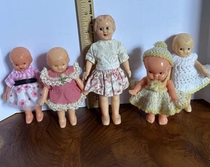 Vintage kleine Puppen aus Hartplastik 4 Irwin + 1 unmarkiert - Bild 1 von 10