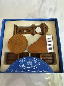 Vintage De-Luxe Wood Miniature Doll House Furniture PMS 5pc Set 1996 Rare - Picture 1 of 2