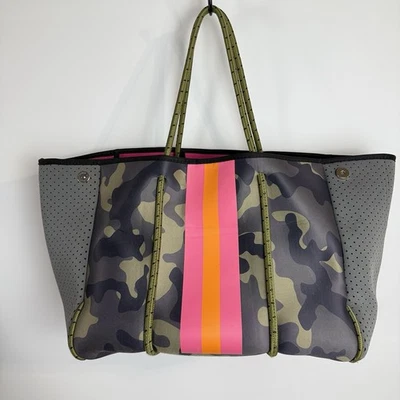 Bolso de Mano Parker & Hyde Camuflado Neopreno Rosa Naranja Rayas $125 Foto 1 de 4