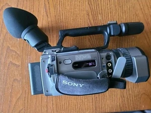 Sony Handycam DCR-VX2100 3CCD Digital Camcorder Video JAPAN to Repair - Picture 1 of 6