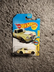 2017 Hot Wheels Nissan Fairlady 2000 Legends of Speed #1/10 22/365 Yellow 1:64 - Picture 1 of 4