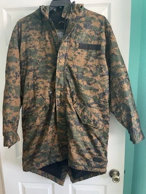 Parka ZARA masculina acolchoada camuflagem estampada com forro de pele sintética shearling tamanho M - Imagem 1 de 4