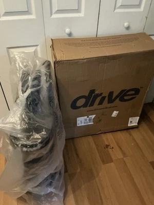 Nuevo Andador Drive Medical Nitro Sprint Petite Resistente con Asiento Caja Abierta Foto 1 de 4