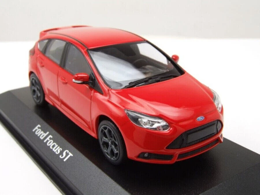 Ford Focus St 2011 Red IN Metallo Maxichamps 940081900 1 43 MINICHAMPS