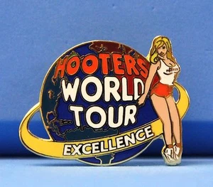 PIN DE SOLAPA DE CAMARERA HOOTERS SOLO ENTREGADO A PROPIETARIOS DE FRANQUICIAS EXCELENCIA GIRA MUNDIAL - Imagen 1 de 3