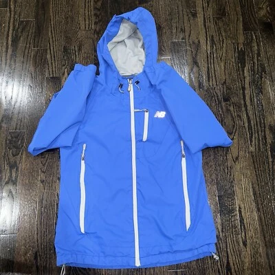 Chaqueta New Balance Light con sudadera con capucha cremallera completa para mujer talla mediana Foto 1 de 4