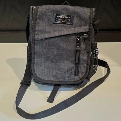 Swiss Gear Getaway 2.0 Vertical Boarding Bag For Tablet Phone Luggage Crossbody - Image 1 of 4