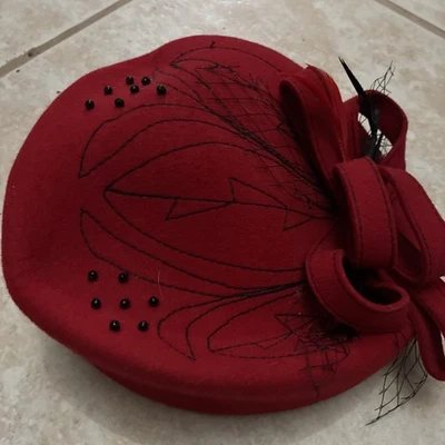 Sombrero Rojo Con Lazo Negro Stichimg Estilo Retro Antiguo Hollywood Carrera de Caballos - Pastillero Foto 1 de 4