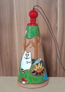 Keramik Glocke *Katze grillt Fisch* Glöckchen Sonne Vogel Igel Eichhörnchen Pilz - Bild 1 von 6