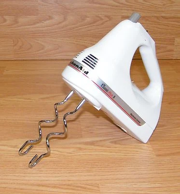 KitchenAid (KHM5TBWH2) Classic Plus 5 Control Electrónico Batidora de Mano con Ganchos Foto 1 de 4