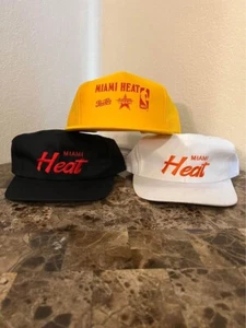 Lote de 3 gorras vintage Miami Heat NBA años 80 deportes especialidades sarga script Snapback - Imagen 1 de 10