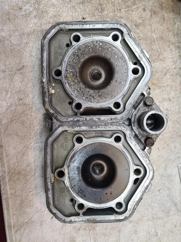 Ski Doo 2000 Formula Z 700 CABEZAL DE CILINDRO 420923455 RW5439 Foto 1 de 4