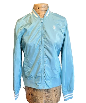 Chaqueta cortavientos Polo Association azul claro para mujer pequeña Foto 1 de 4