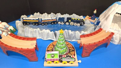 Lote de trenes de madera, figuras, etc. BRIO/Imaginarium Polar Express Polo Norte fotos Foto 1 de 4