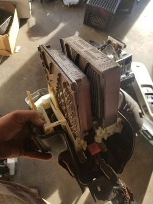 Módulo de unidad de control del motor Volvo V70 2000 ECU UOM24265 26SA0000 Foto 1 de 4