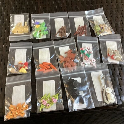 Botones Adornos Lote Mixto de 14 Paquetes Flores, Golf, Perros, Pollitos, Pájaros + Nuevo Foto 1 de 4