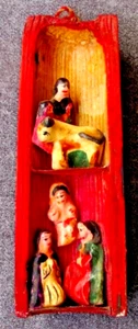 VINTAGE ETHNIC ARTISAN HAND CRAFTED SACRED FAMILY MINIATURES IN A CANE PENDANT - Imagen 1 de 9