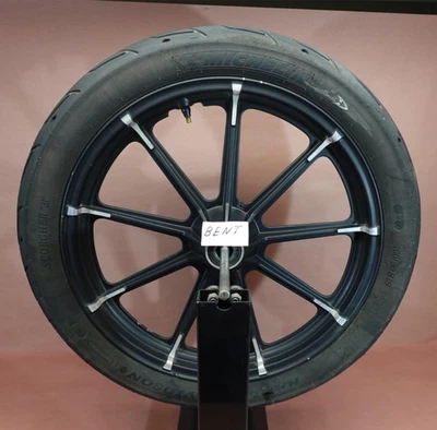 Llanta delantera Michelin 2009-2022 Harley Davidson Iron 883 XL883N (DOBLADA) Foto 1 de 4