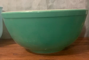 Pyrex bowl, emerald green, vintage, part of Corning Glassware set - Picture 1 of 2