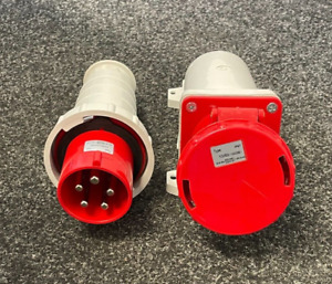 63A red 5 pin IP67 415V 3 phase wall mounted industrial socket and plug.