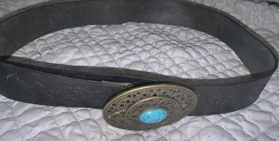 Cinturón de cuero negro para mujer Fossil con hebilla de cinturón tono turquesa plateado usado en excelente estado Foto 1 de 4