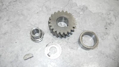 Suzuki T250 T 250 Hustler 1971 engranaje de transmisión primario con llave y tuerca Foto 1 de 4