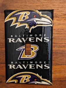 Cubierta de placa de interruptor de palanca única de fútbol americano americano Baltimore Ravens NFL - Imagen 1 de 2